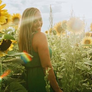 Green midi dress with back pattern and tie waist